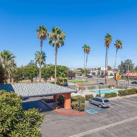 Super 8 By Wyndham Bakersfield/Central Hotel Exterior photo