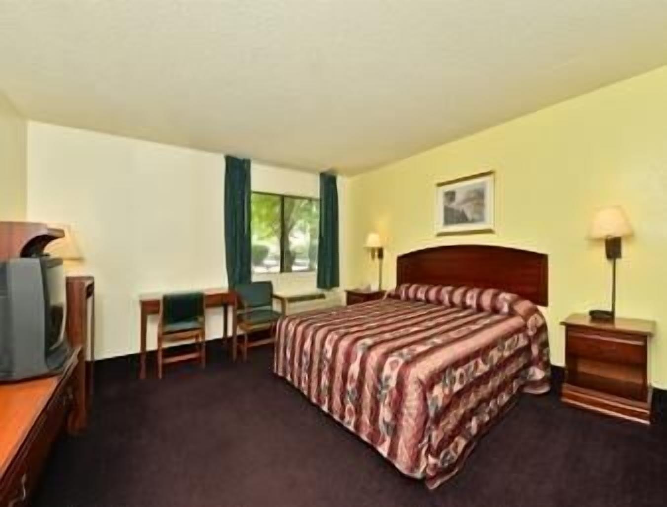 Super 8 By Wyndham Bakersfield/Central Exterior photo