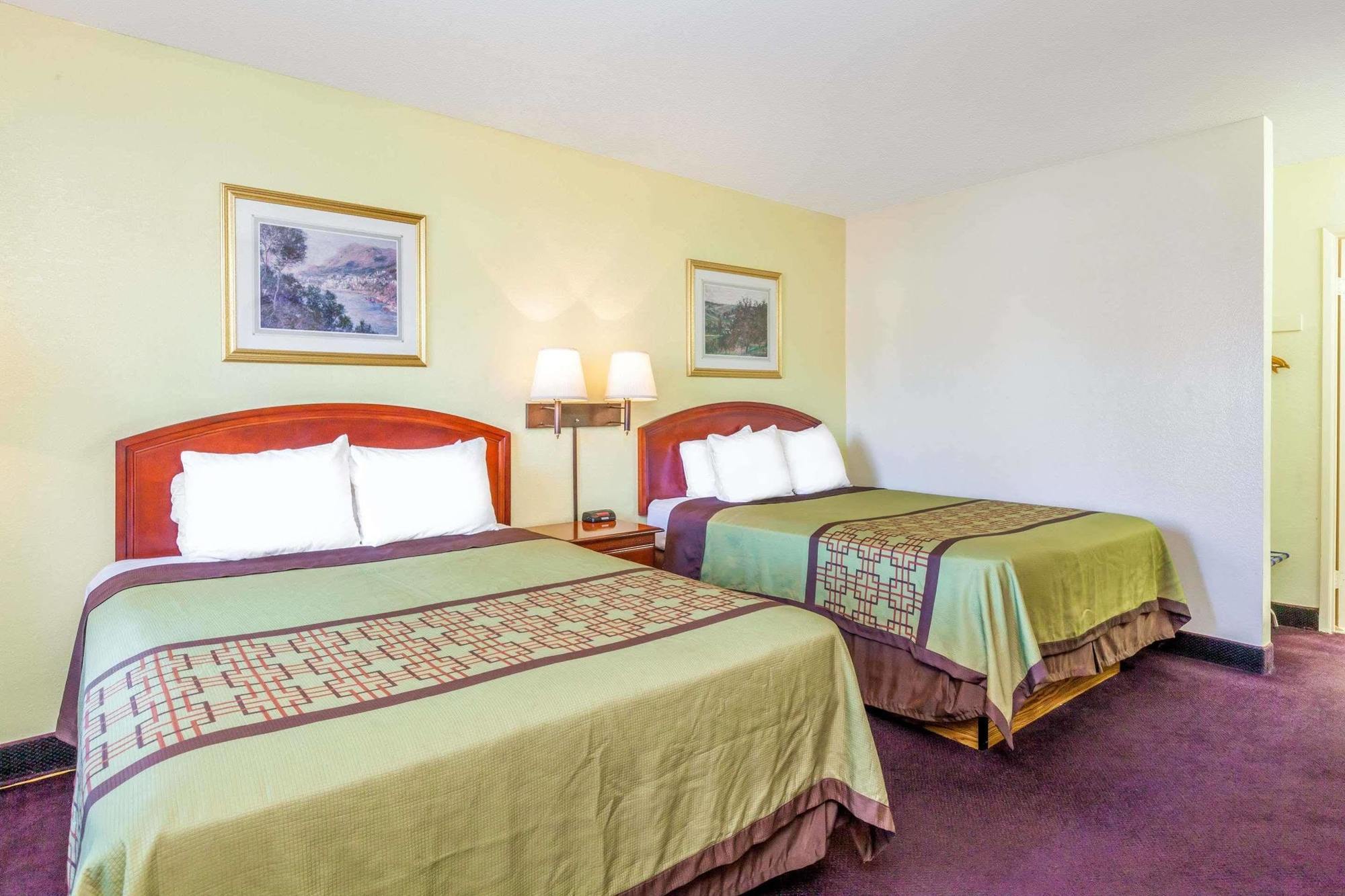 Super 8 By Wyndham Bakersfield/Central Exterior photo